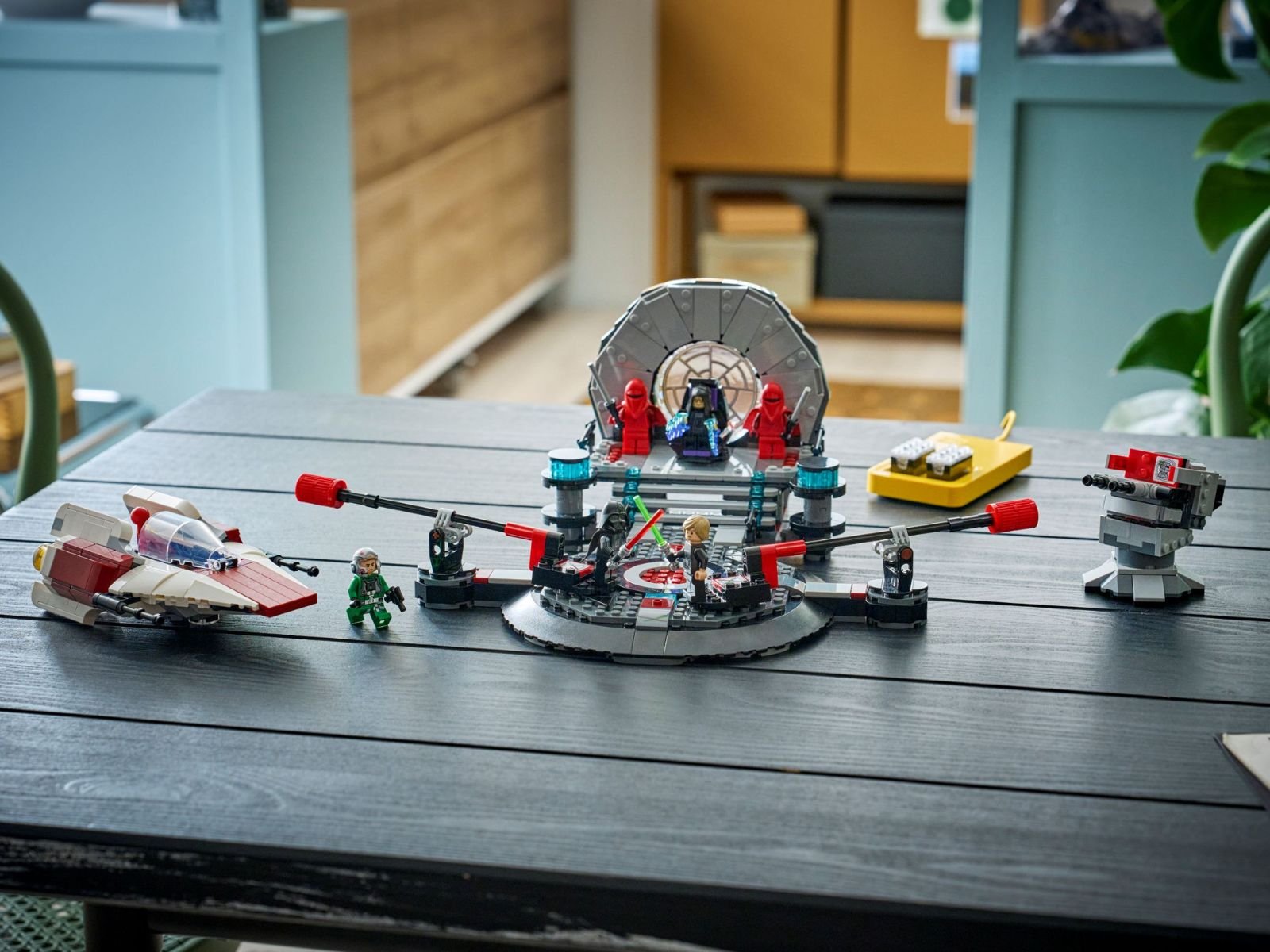 Throne Room Duel & A-Wing