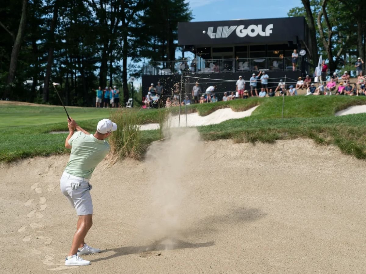 Martin Kaymer hits out of the bunker on the 18th hole during the second round of the LIV Golf tournament at The International